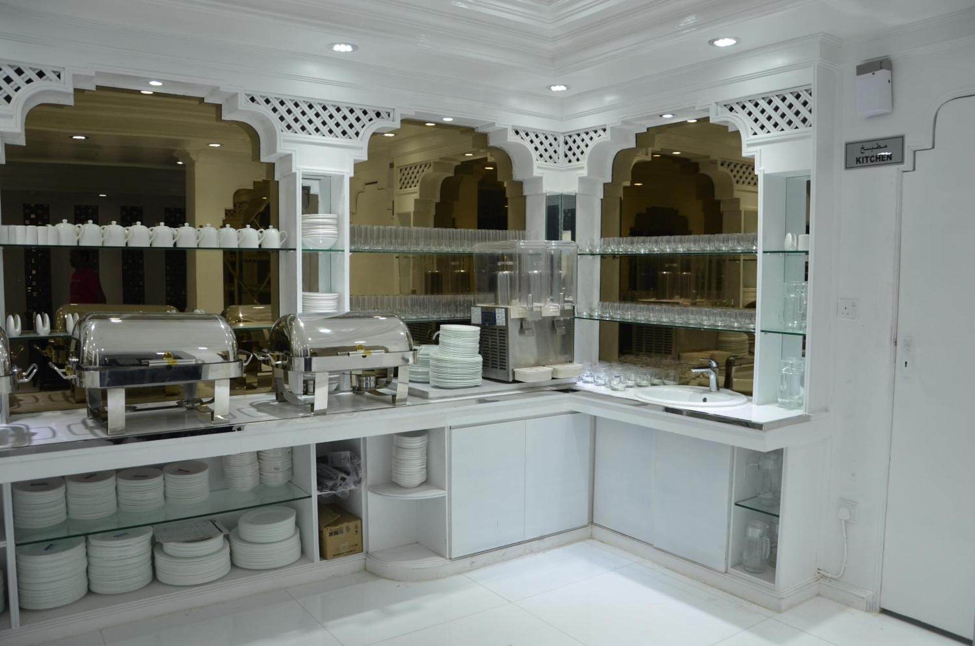 White Fort Hotel Дубай Экстерьер фото