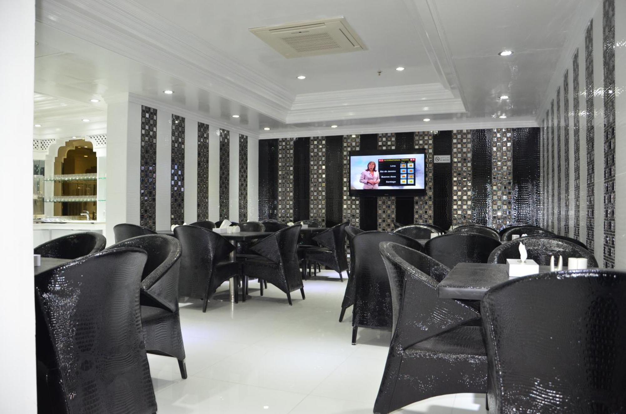White Fort Hotel Дубай Экстерьер фото