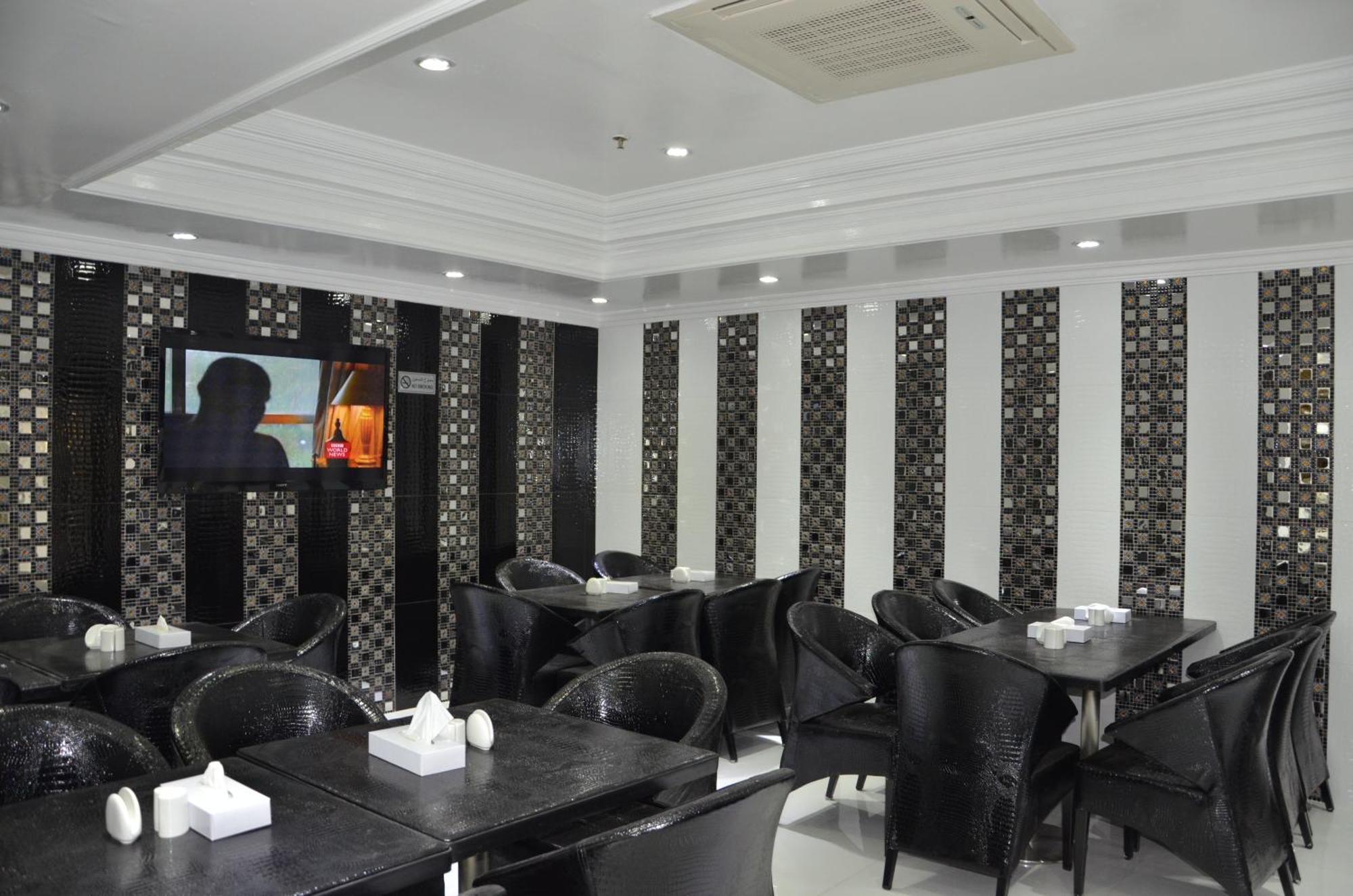 White Fort Hotel Дубай Экстерьер фото