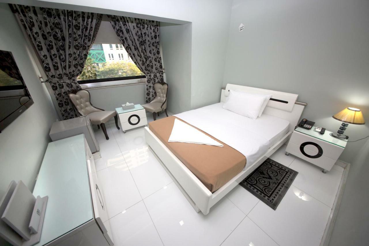 White Fort Hotel Дубай Экстерьер фото